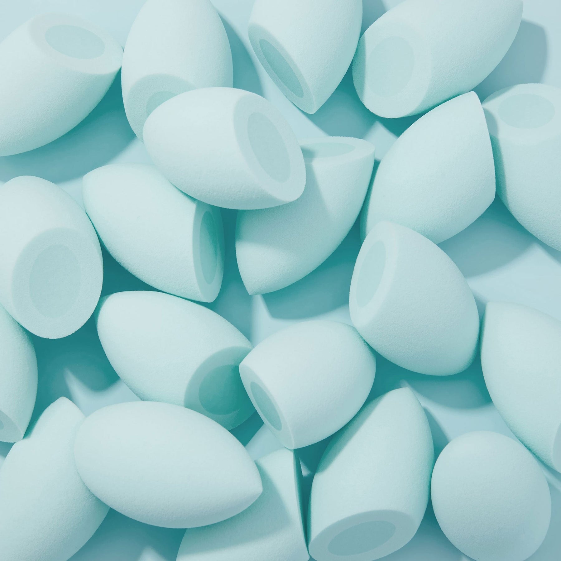 Silicone Blending Sponge - Smooth Versatile Artistry Favorite